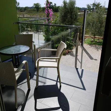 Apartmani Matko Nin Exterior photo