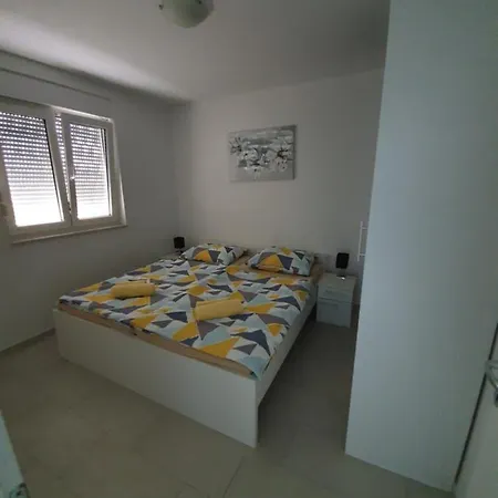 Apartmani Matko Nin Exterior photo
