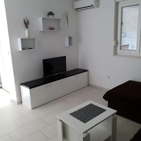 Apartmani Matko Nin Exterior photo