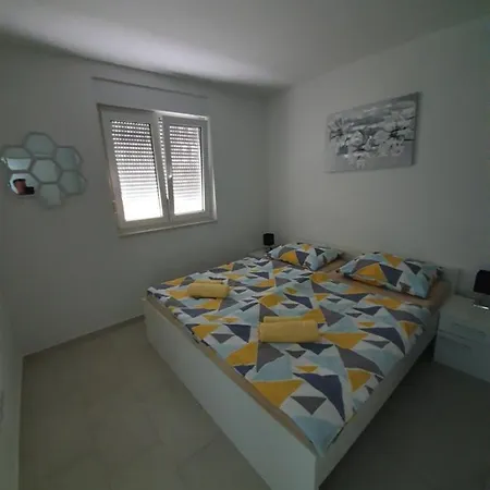 Apartmani Matko Nin Exterior photo