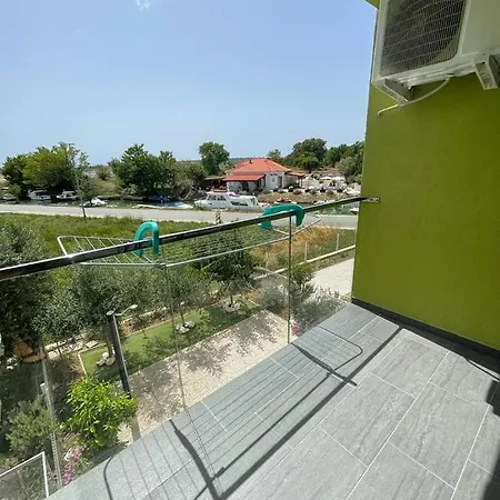 Apartmani Matko Nin Exterior photo