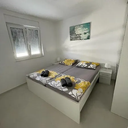 Apartmani Matko Nin Exterior photo