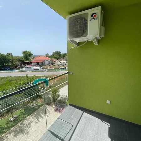 Apartmani Matko Nin Exterior photo
